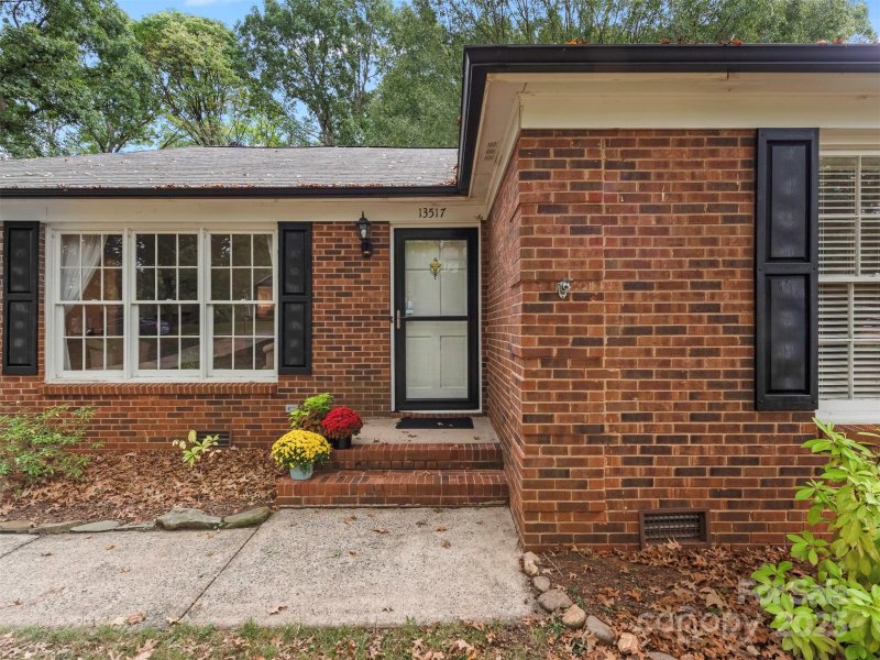 Property image 2 of 13517 Idlefield Lane in Idlewood, Matthews, NC 28105