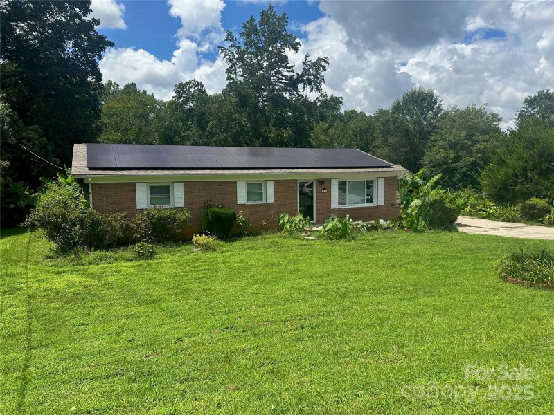 Property image 2 of 2021 Hollandale Drive in Hollandale, Gastonia, NC 28054