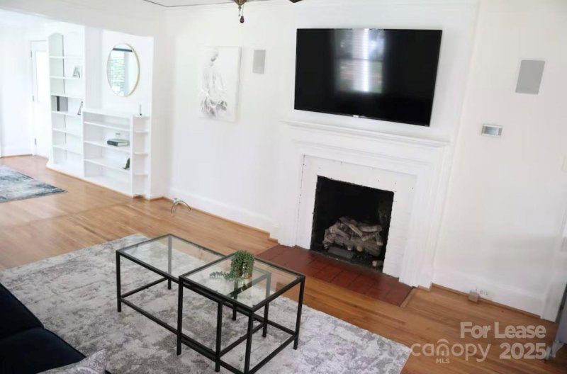 Property image 4 of 327 Marsh Road in Sedgefield, Charlotte, NC 28209