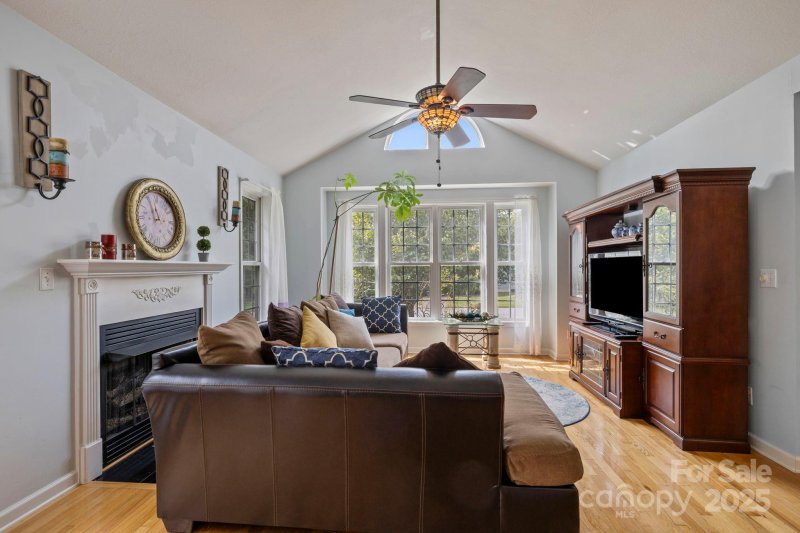 Property image 5 of 372 Kingfisher Lane in Mills River Village, Mills River, NC 28759