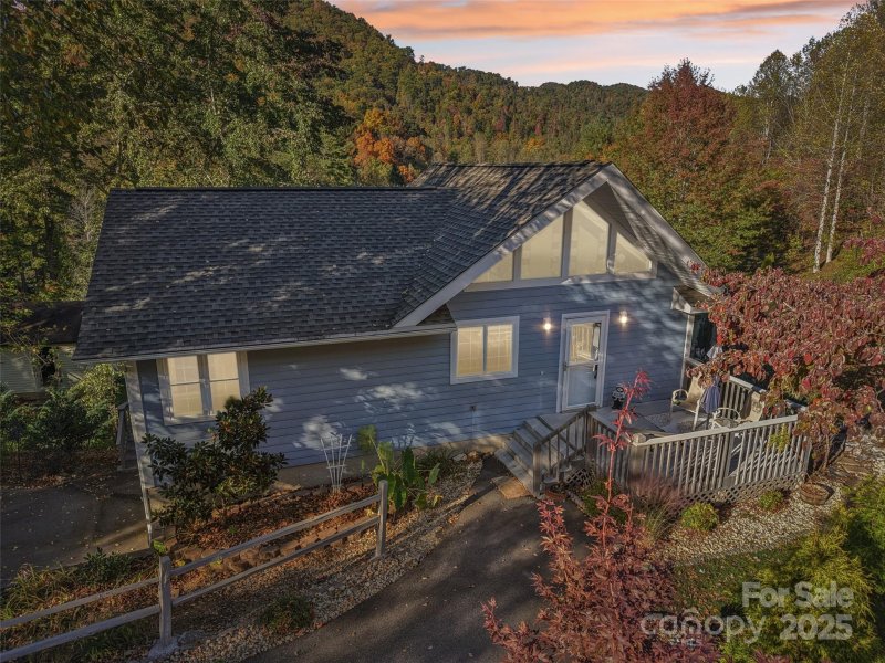 Property image 3 of 166 Linsonwood Road in Linson Ridge, Waynesville, NC 28786