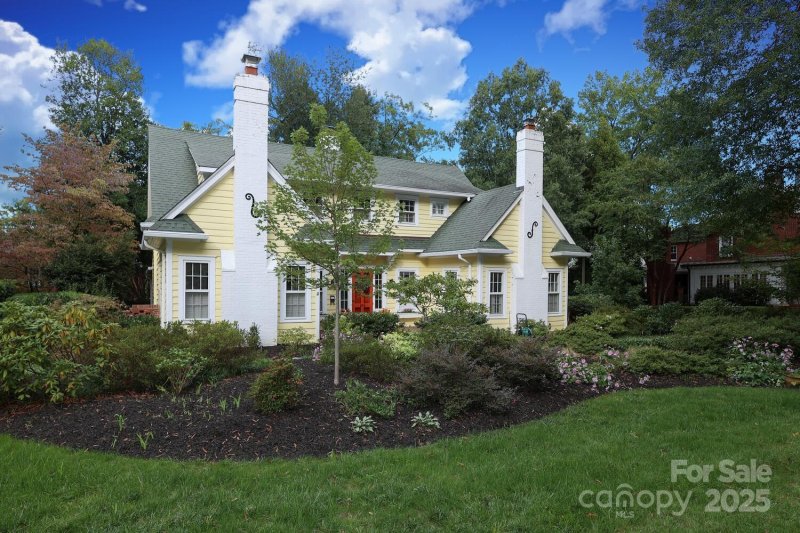 Property image 2 of 919 Mt Vernon Avenue in Dilworth, Charlotte, NC 28203