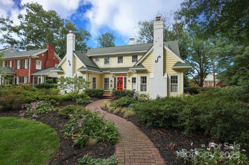 Property image 3 of 919 Mt Vernon Avenue in Dilworth, Charlotte, NC 28203