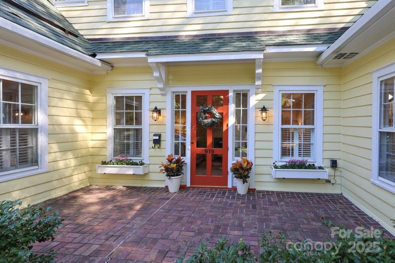 Property image 4 of 919 Mt Vernon Avenue in Dilworth, Charlotte, NC 28203