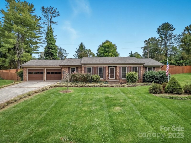 Property image 2 of 304 Melissa Way in Rugby Meadows, Hendersonville, NC 28791