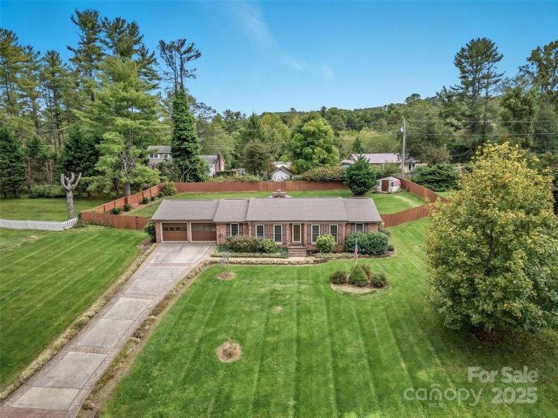 Property image 4 of 304 Melissa Way in Rugby Meadows, Hendersonville, NC 28791