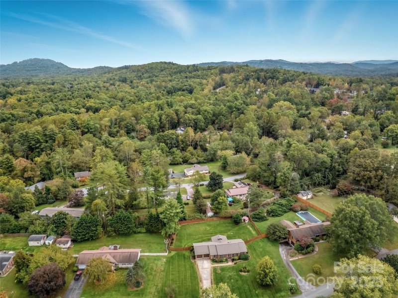 Property image 5 of 304 Melissa Way in Rugby Meadows, Hendersonville, NC 28791