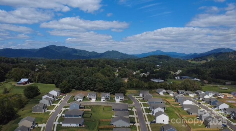 Property image 2 of 148 Ridgehaven Drive in Valleywood Farms, Waynesville, NC 28786