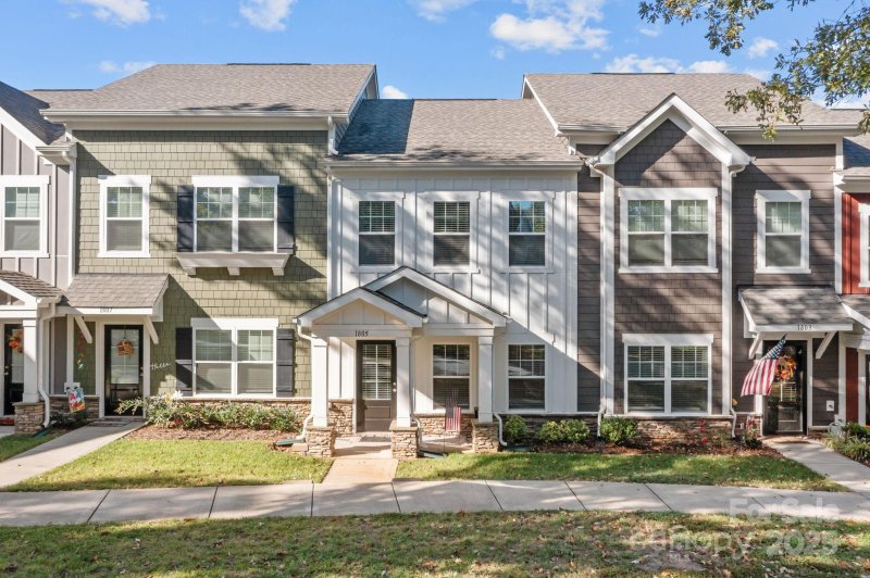 Property image 2 of 1805 Edgewater Drive in Cline Village, Conover, NC 28613