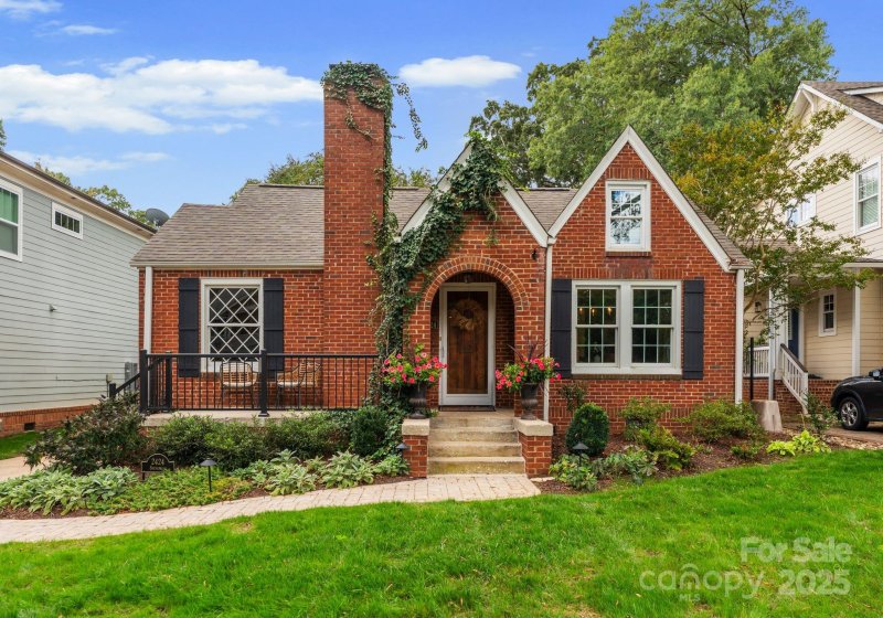 2424 Shenandoah Avenue