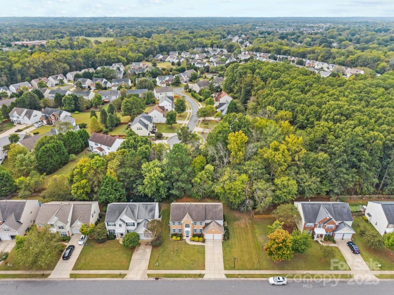 Property image 4 of 7819 Noland Woods Drive in Reavencrest, Charlotte, NC 28277