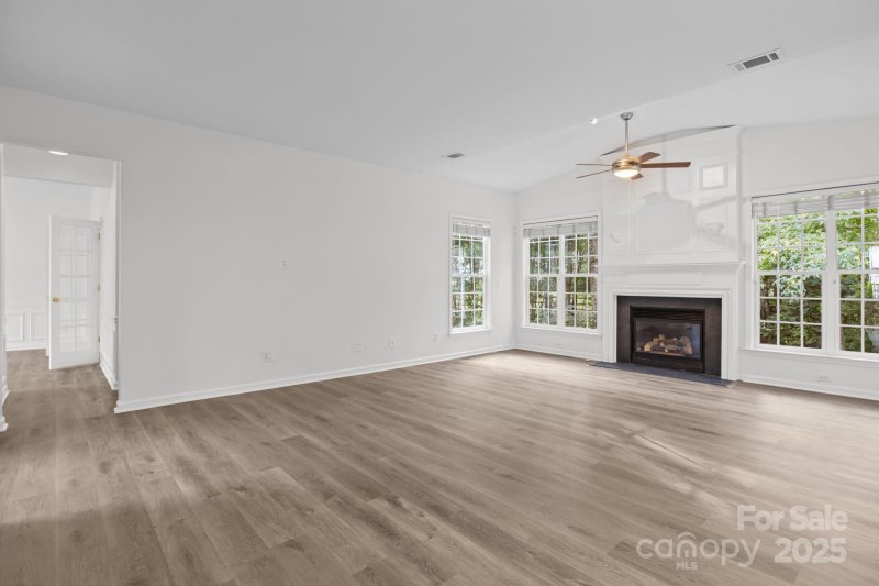 Property image 5 of 7819 Noland Woods Drive in Reavencrest, Charlotte, NC 28277