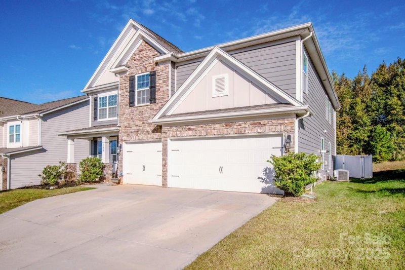 Property image 2 of 110 W Northstone Road in Meadows at Coddle Creek, Mooresville, NC 28115