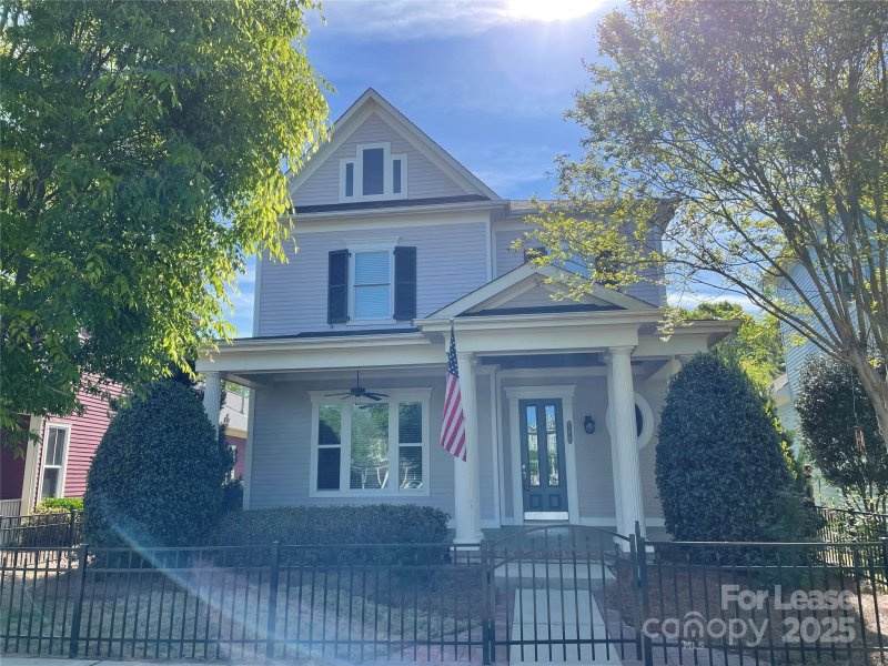 Property image 2 of 22023 Lady Glencirn Court in Antiquity, Cornelius, NC 28031