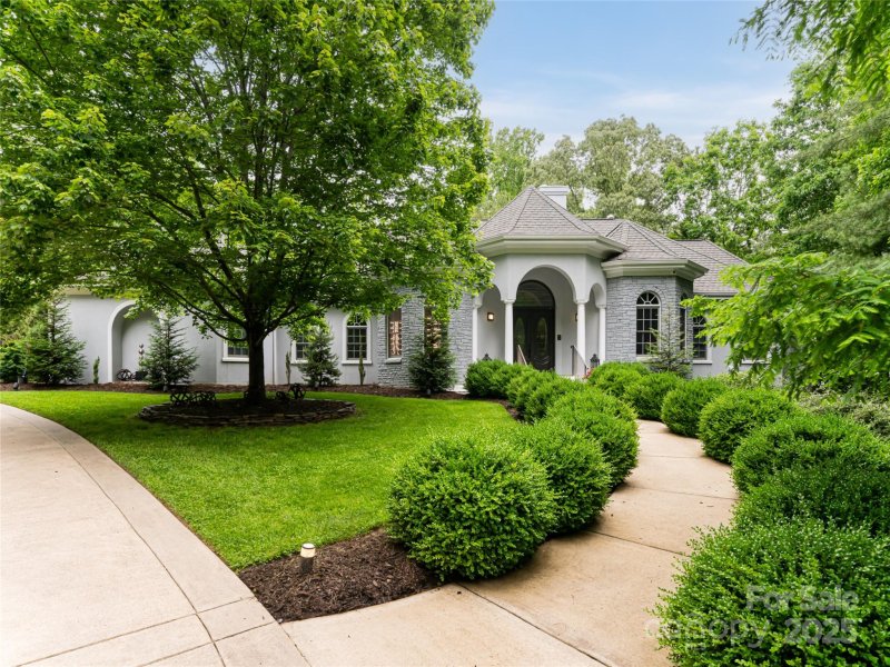 Property image 2 of 18 Cedar Hill Drive in Biltmore Forest, Asheville, NC 28803