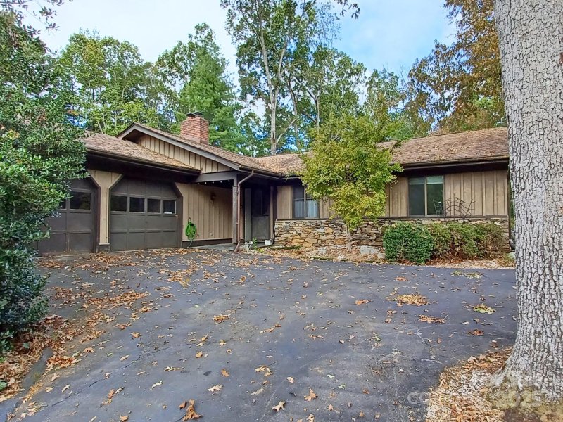 Property image 2 at 3204 Hickory Hill Road, Hendersonville, NC 28792