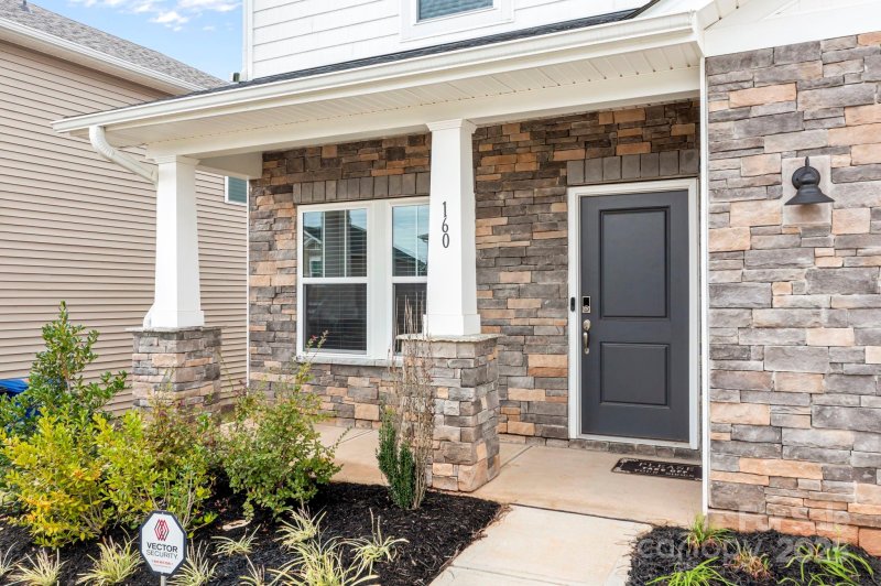 Property image 3 of 160 Shepherds Landing Drive in Shepherds Landing, Mooresville, NC 28115