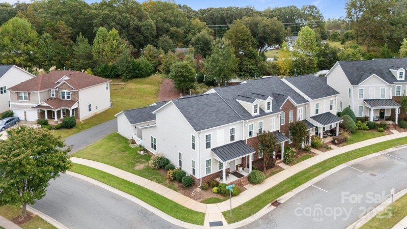 Property image 3 of 136 Morning Mist Lane in Waterlynn, Mooresville, NC 28117