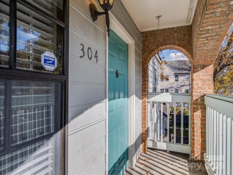 Property image 2 of 406 W 9th Street in Fourth Ward, Charlotte, NC 28202