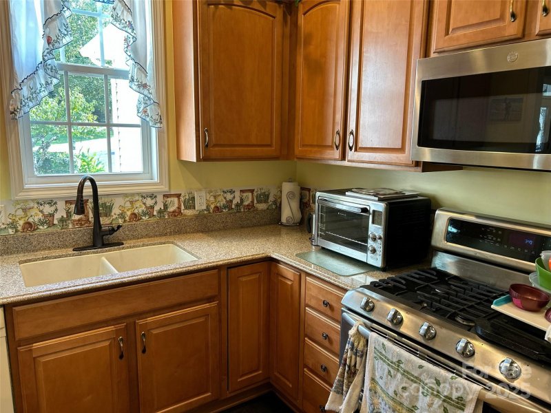Property image 3 of 249 Stone House Road in Devonwood, Hendersonville, NC 28739