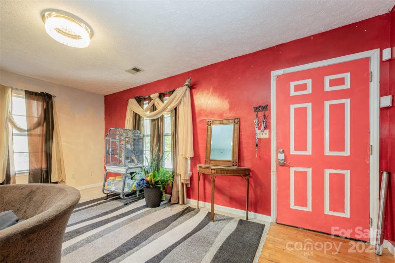 Property image 3 of 3735 26th Street Drive in Hickory Woods, Hickory, NC 28601