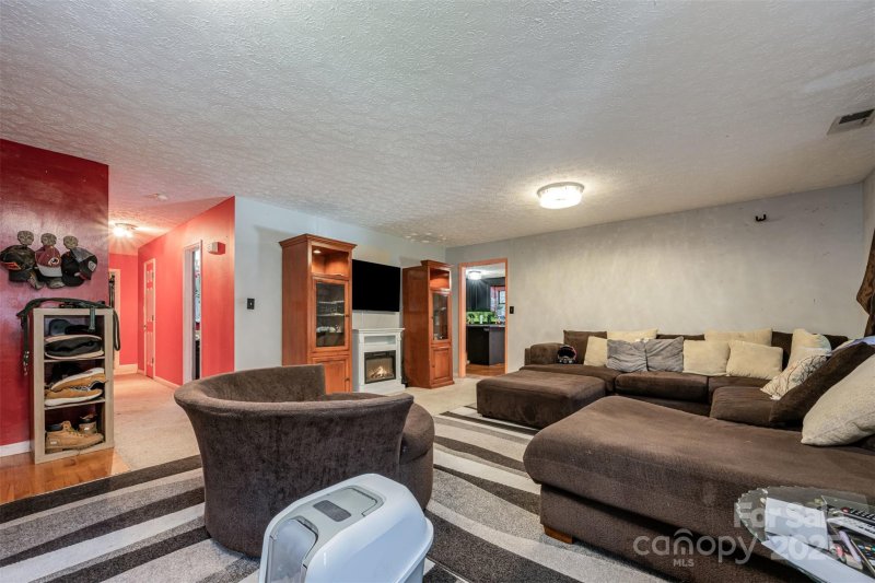 Property image 5 of 3735 26th Street Drive in Hickory Woods, Hickory, NC 28601