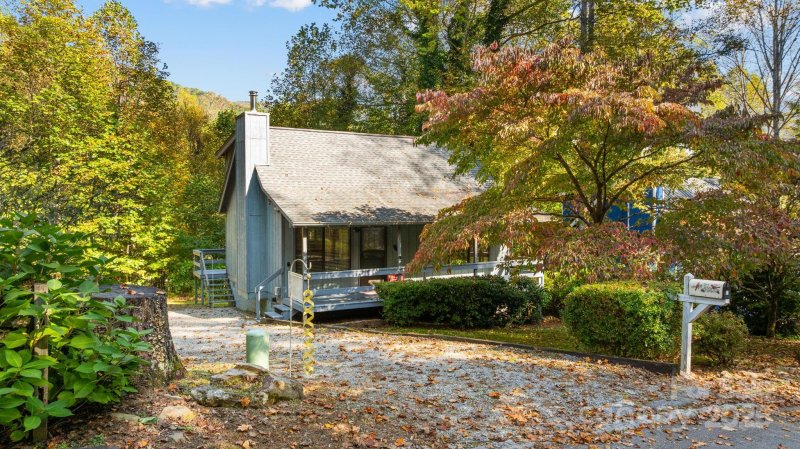Property image 3 of 52 Susan Drive in Woodlands Village, Maggie Valley, NC 28751