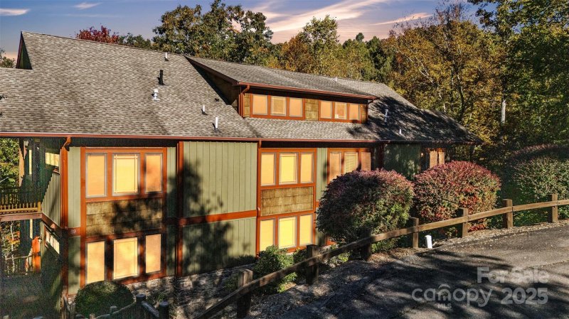 Property image 3 of 89 Springhouse Drive in Springhouse Villas, Elk Park, NC 28622