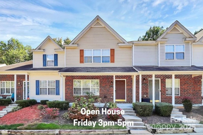 Hunter Downs, Charlotte Community