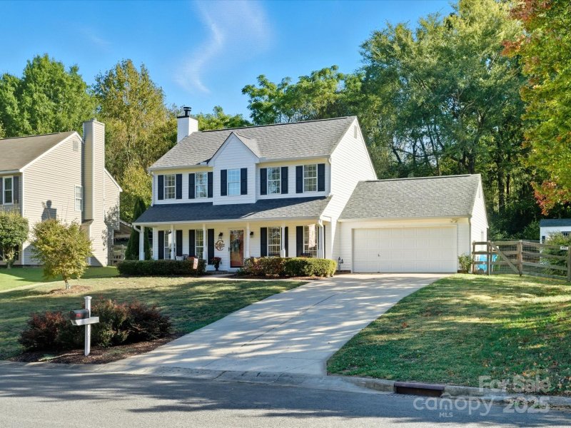 Property image 3 of 111 Shade Tree Circle in Whitegrove, Fort Mill, SC 29715