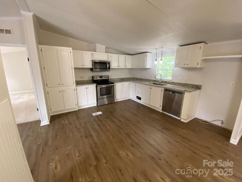 Property image 5 of 5107 Southbrook Drive in Southbrook, Kings Mountain, NC 28086