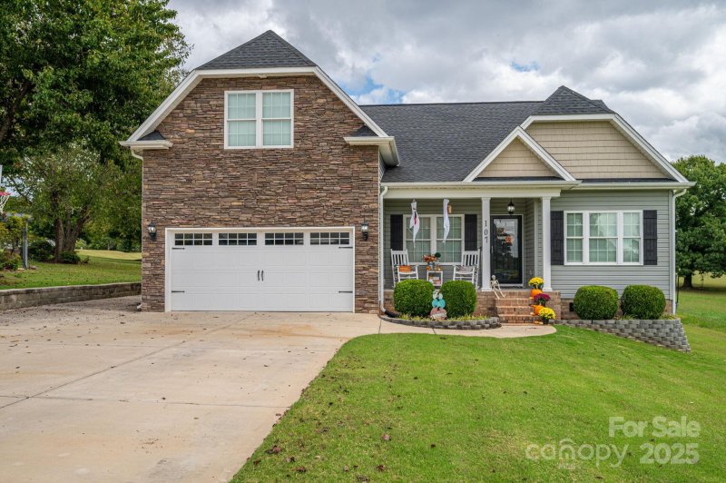 Property image 2 of 107 Muirfield Drive in Woodbridge, Kings Mountain, NC 28086