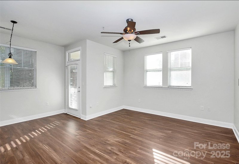 Property image 4 of 546 Oakland Avenue in Elizabeth Village, Charlotte, NC 28204