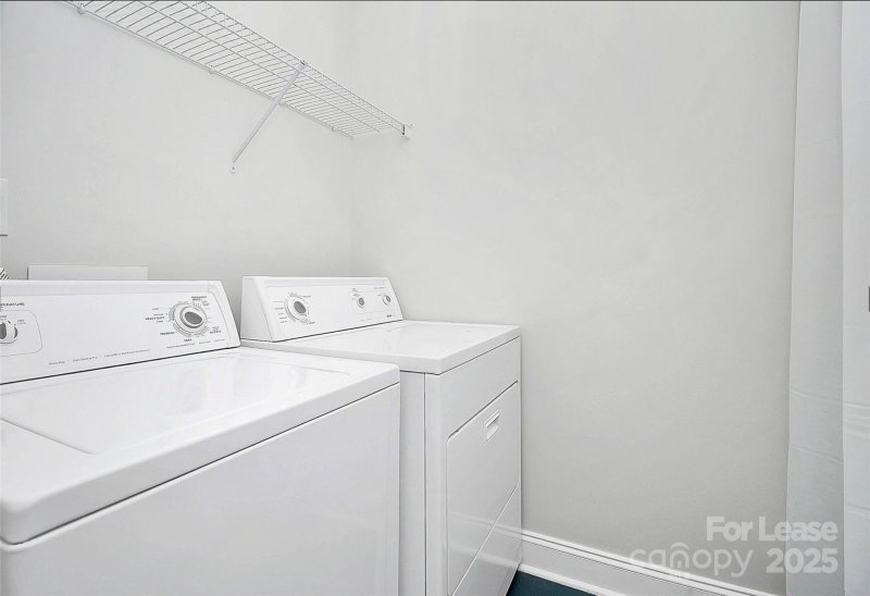 Property image 5 of 546 Oakland Avenue in Elizabeth Village, Charlotte, NC 28204