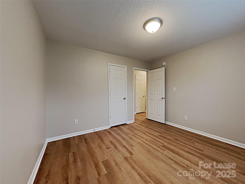 Property image 5 of 10918 Olde English Drive in Fox Glen, Charlotte, NC 28216