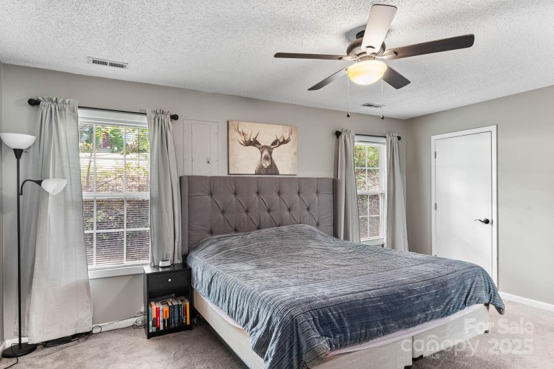 Property image 5 of 26 Sydney Lane in Windy Hill Farms, Asheville, NC 28806