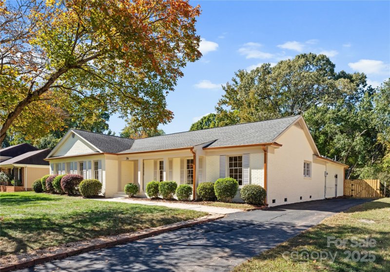 Property image 2 of 216 Chadmore Drive in Heritage Woods, Charlotte, NC 28270