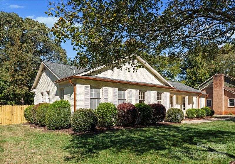 Property image 3 of 216 Chadmore Drive in Heritage Woods, Charlotte, NC 28270