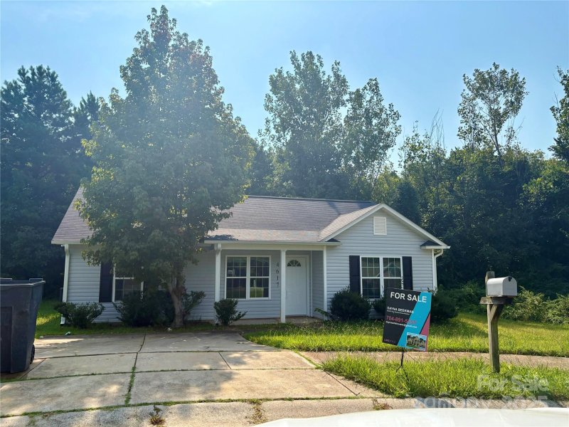 Windy Ridge, Charlotte Community
