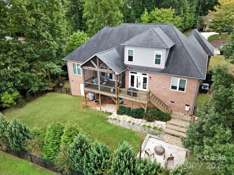 Property image 2 of 7511 Pine Glade Drive in Fairfield Forest, Denver, NC 28037