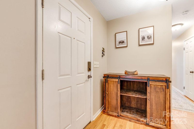 Property image 4 of 422 Comet Drive in Terrace Gardens, Hendersonville, NC 28791