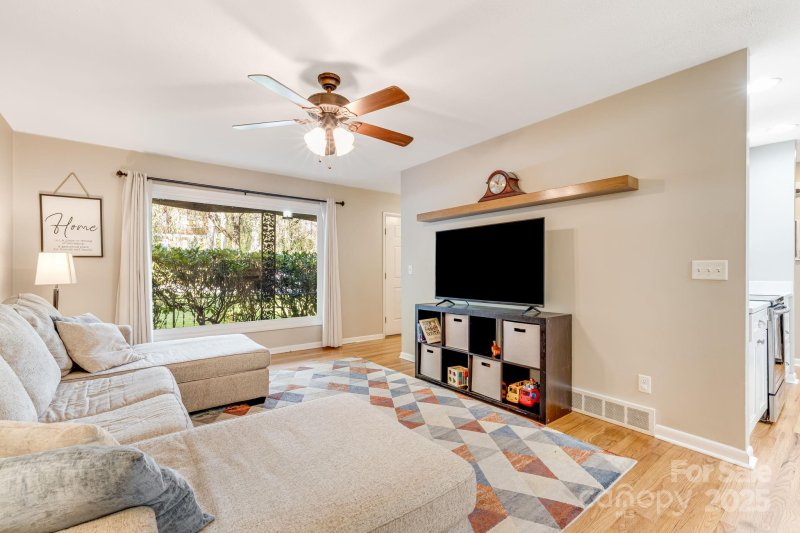 Property image 5 of 422 Comet Drive in Terrace Gardens, Hendersonville, NC 28791