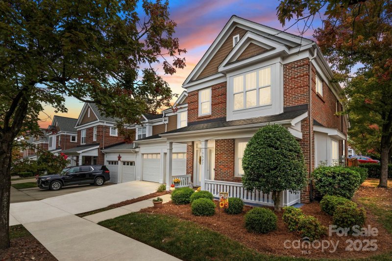 Property image 2 of 19527 Crosstrees Lane in Harborside, Cornelius, NC 28031