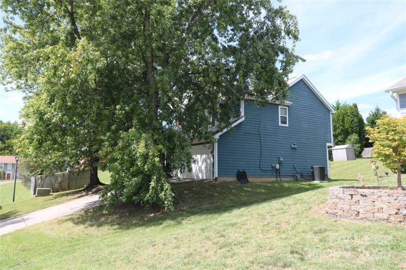 Property image 3 at 7130 Lanark Court, Charlotte, NC 28217