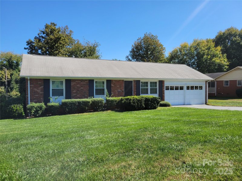 Property image 2 of 2516 Dalebrook Drive in Dalebrook, Charlotte, NC 28216