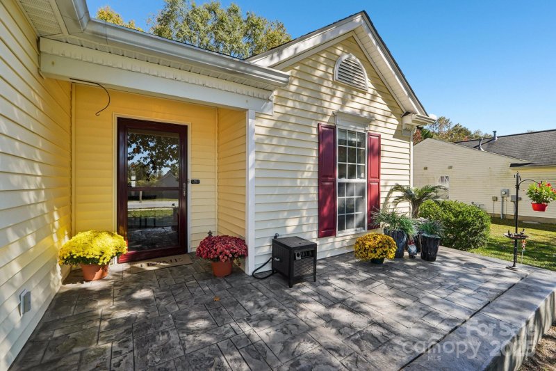 Property image 4 of 160 Brookstone Drive in Runnymeade, Mount Holly, NC 28120