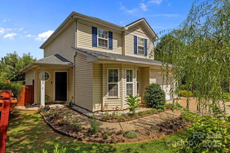 Windsor Forest, Charlotte Community