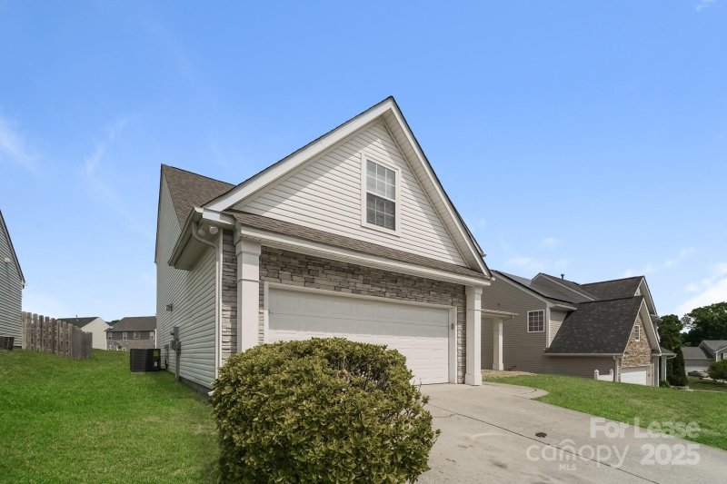 Property image 3 of 6638 Pattonsburg Drive in Rocky River Village, Charlotte, NC 28213