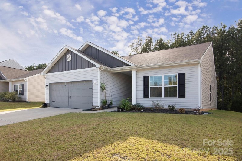 Property image 2 of 8508 Highgate Drive in The Reserve at Canyon Hills, Charlotte, NC 28215