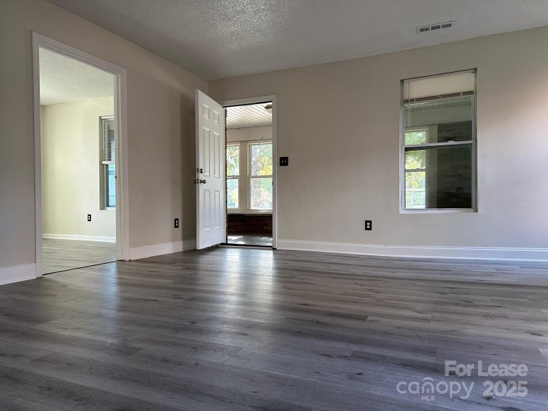 Property image 3 of 2818 Beatties Ford Road in Wilson Heights, Charlotte, NC 28216